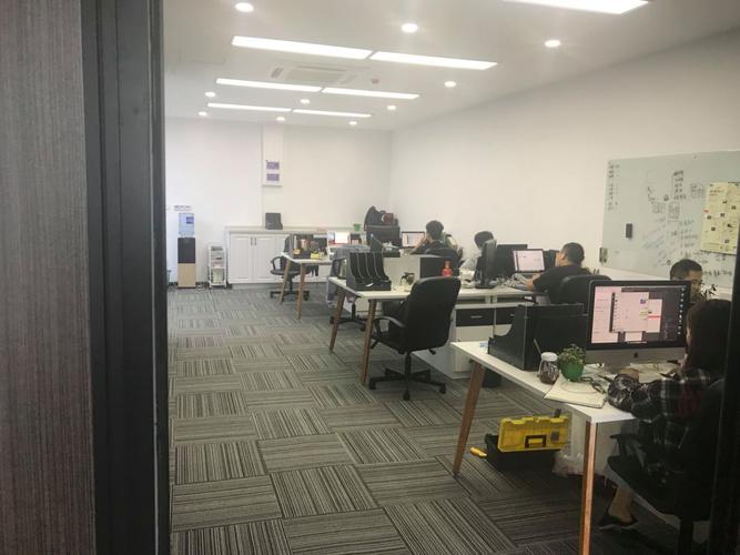 科技驱动的未来 技术研发与传统服务的融合之道